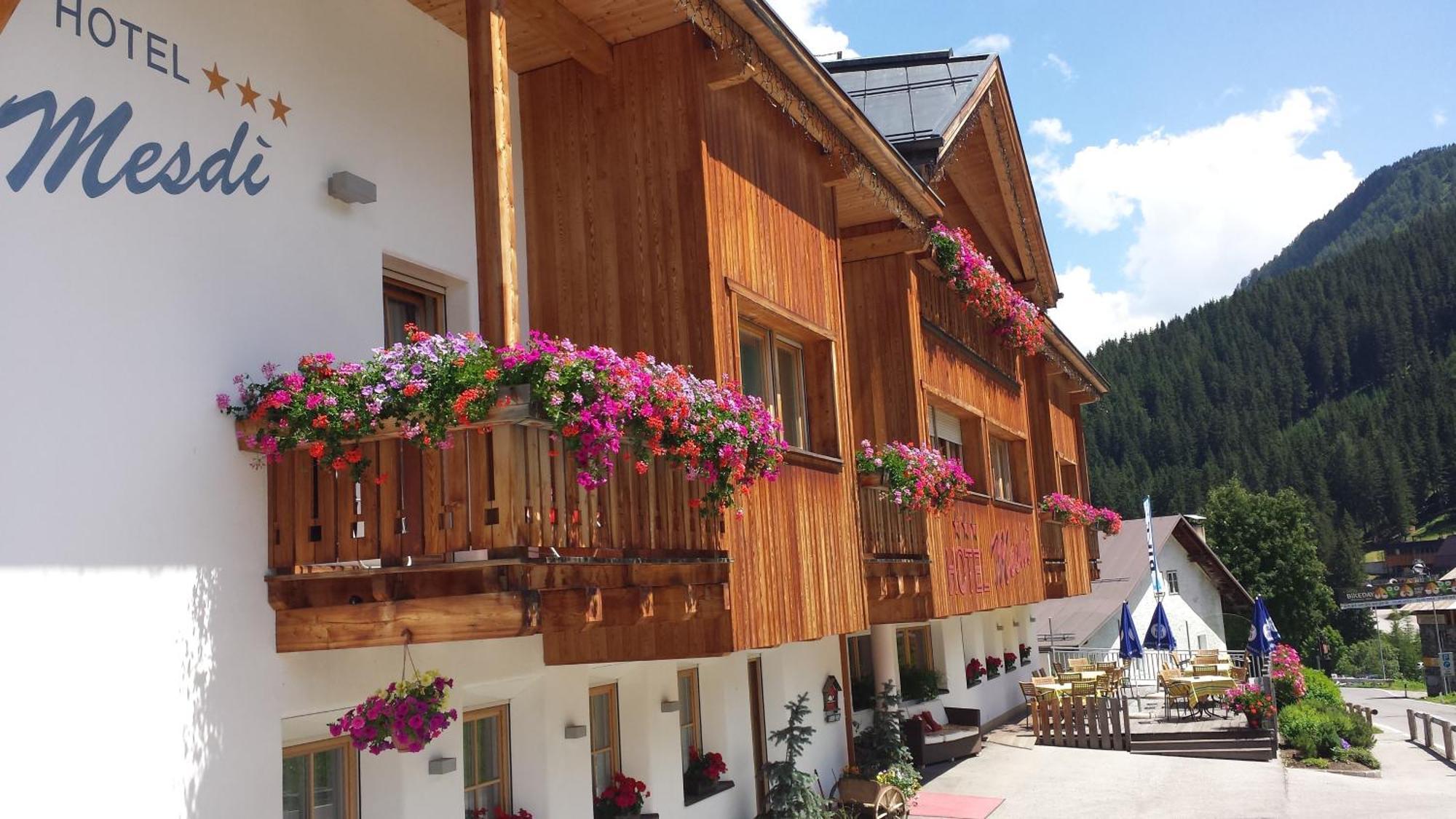 Hotel Mesdi Arabba Esterno foto